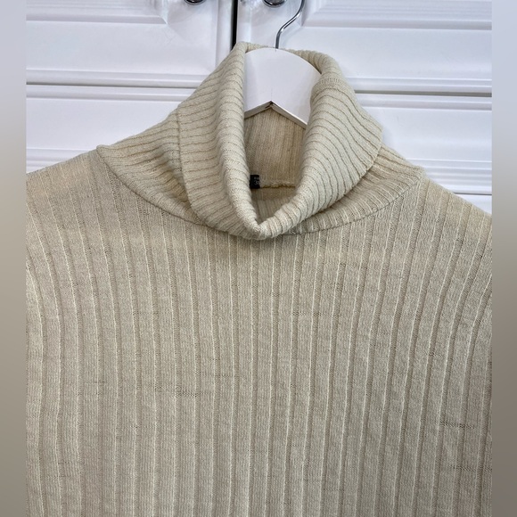 River Island Women’s Size Medium Cream Turtleneck Tan Line Along Hem and Cuffs - Picture 2 of 9